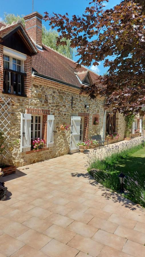 Bed and Breakfast Les 3 Roses Anjouin Esterno foto