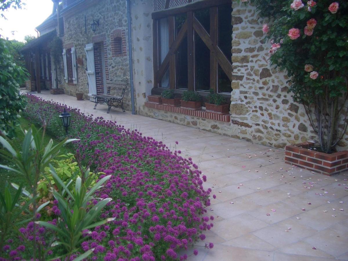 Bed and Breakfast Les 3 Roses Anjouin Esterno foto